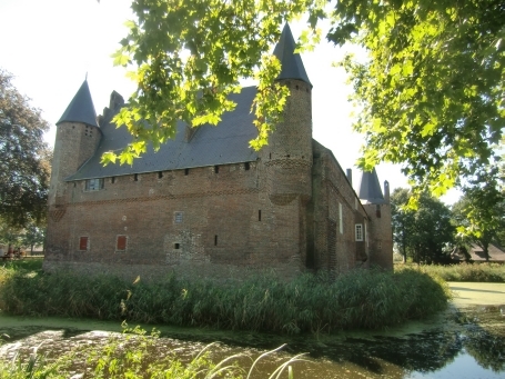 Wijchen-Hernen : Dorpsstraat, Schloss Hernen